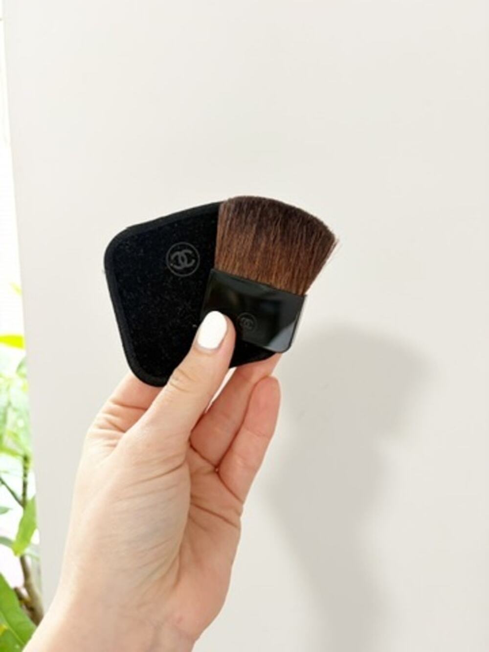NEW Chanel Mini Blush Brush with Velvet Pouch